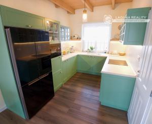 Vidiecky moderný bungalov novostavba (790 m2) Jánovce, časť Čenčice