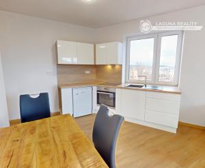 NOVOSTAVBA! Atypický 3-izbový byt (75 m2) s loggiou sídl. Tarča