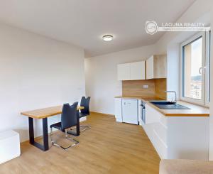 NOVOSTAVBA! Atypický 3-izbový byt (75 m2) s loggiou sídl. Tarča