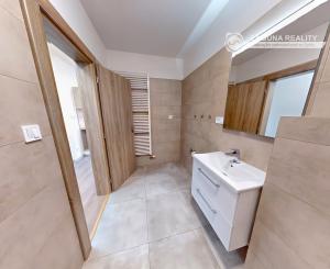 NOVOSTAVBA! Atypický 3-izbový byt (75 m2) s loggiou sídl. Tarča