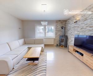 ALTERNATÍVA RD! VEĽKÝ 4-izbový (148 m2) byt s terasou, Ferčekovce SNV