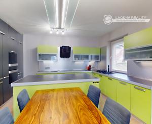 ALTERNATÍVA RD! VEĽKÝ 4-izbový (148 m2) byt s terasou, Ferčekovce SNV