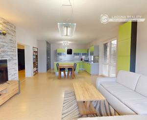 ALTERNATÍVA RD! VEĽKÝ 4-izbový (148 m2) byt s terasou, Ferčekovce SNV