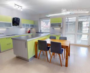 ALTERNATÍVA RD! VEĽKÝ 4-izbový (148 m2) byt s terasou, Ferčekovce SNV