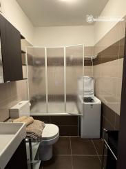 Prenájom 2-izbového bytu s loggiou, pivnicou a klimatizáciou