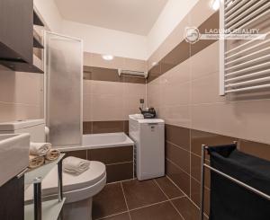 Prenájom 2-izbového bytu s loggiou, pivnicou a klimatizáciou