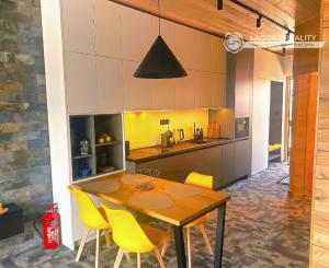 Apartmán (59 m2) s loggiou a parkovacím státím Slovenský Raj