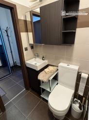 Prenájom 2-izbového bytu s loggiou, pivnicou a klimatizáciou