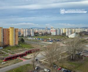 Prenájom 2-izbového bytu s loggiou, pivnicou a klimatizáciou