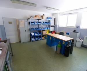 PRENÁJOM! Skladová hala (705 m2) s admin. časťou a asfaltovou plochou