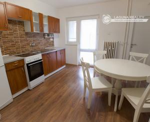 PRENÁJOM! Byt 3+1  (72 m2) s loggiou Hviezdoslavova ul. SNV