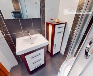 Byt 4+1 (84 m2) s loggiou, sídl. Mier Sp. Nová Ves