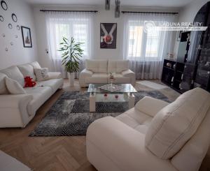 3-izbový, nadštandardne veľký byt s balkónom -  Krompachy
