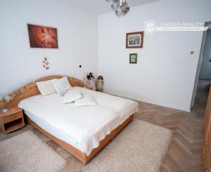 3-izbový, nadštandardne veľký byt s balkónom -  Krompachy