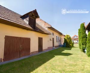 Rekonštruovaný RD so slnečnou záhradou, garážou v obci Smižany