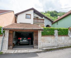 Rodinný dom 4+K s terasou, garážou, altánkom - Krompachy