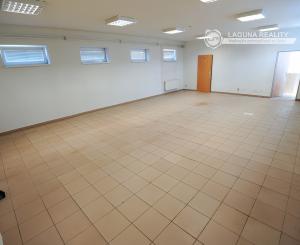 PRENÁJOM! Podn. priestor (80 m2) v AREÁLI ZÁPAD Spišská Nová Ves
