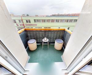 Štýlový byt 2+1 (58 m2) s balkónom + projekt podkrovie | centrum SNV