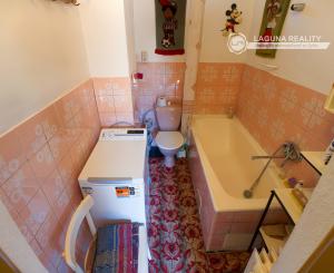 Rodinný dom (1 293 m²) s  veľkou záhradou a stodolou, Domaňovce