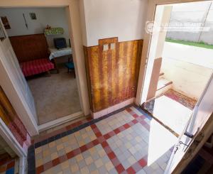 Rodinný dom (1 293 m²) s  veľkou záhradou a stodolou, Domaňovce