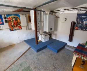 Rodinný dom (1 293 m²) s  veľkou záhradou a stodolou, Domaňovce