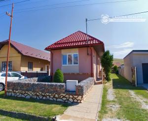 Rodinný dom (1 293 m²) s  veľkou záhradou a stodolou, Domaňovce