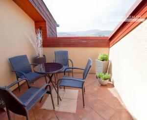 Atraktívny 4-izbový podkrovný byt (120 m2) s terasou Sp. Nová Ves