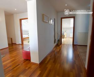 Atraktívny 4-izbový podkrovný byt (120 m2) s terasou Sp. Nová Ves