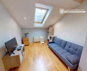 Atraktívny 4-izbový podkrovný byt (120 m2) s terasou Sp. Nová Ves