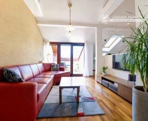 Atraktívny 4-izbový podkrovný byt (120 m2) s terasou Sp. Nová Ves