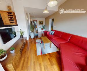 Atraktívny 4-izbový podkrovný byt (120 m2) s terasou Sp. Nová Ves