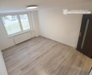 ZNÍŽENÁ CENA! Kompletne rekonštruovaný byt 1+1 sídl. Tarča SNV