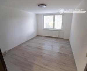 ZNÍŽENÁ CENA! Kompletne rekonštruovaný byt 1+1 sídl. Tarča SNV