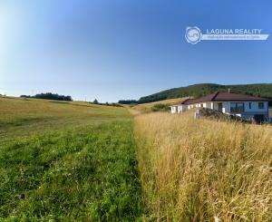 Stavebný pozemok (1000 m2) na križovatke ciest Čenčice