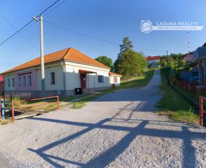 Stavebný pozemok (1 251 m²) s IS, dvojitým prístupom a výhľadom, Dravce