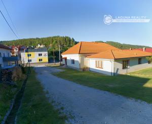 Stavebný pozemok (1 251 m²) s IS, dvojitým prístupom a výhľadom, Dravce