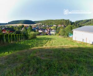 Stavebný pozemok (1 251 m²) s IS, dvojitým prístupom a výhľadom, Dravce