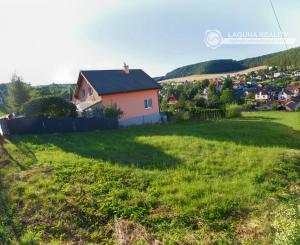 Stavebný pozemok (1 251 m²) s IS, dvojitým prístupom a výhľadom, Dravce