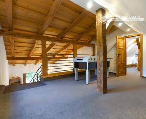 Rodinný dom – chalupa s veľkou záhradou (1 175 m2), Zahura, Sp. Vlachy