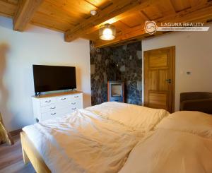 Rodinný dom – chalupa s veľkou záhradou (1 175 m2), Zahura, Sp. Vlachy