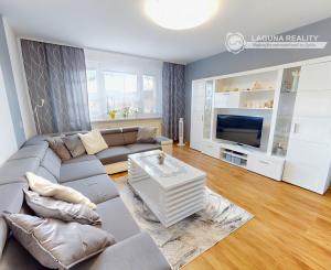 Byt 3+1 (73 m2) s loggiou sídl. Západ I. SNV