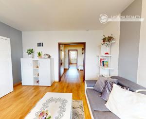 Byt 3+1 (73 m2) s loggiou sídl. Západ I. SNV