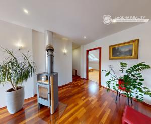 Atraktívny 4-izbový podkrovný byt (120 m2) s terasou Sp. Nová Ves