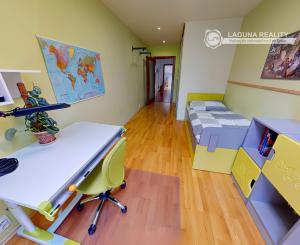 Atraktívny 4-izbový podkrovný byt (120 m2) s terasou Sp. Nová Ves