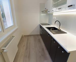 INVESTIČNÁ PRÍLEŽITOSŤ v SNV- Kompletne rekonštruovaný byt 1+1 sídl. Tarča SNV