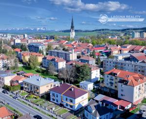 Byt 3+1 (109 m²) s 2 balkónmi, garážou a záhradou, centrum SNV