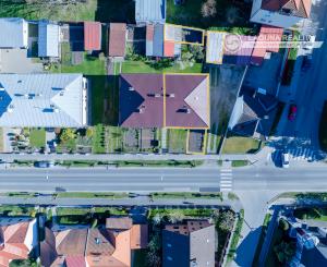 Byt 3+1 (109 m²) s 2 balkónmi, garážou a záhradou, centrum SNV