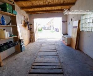 Byt 3+1 (109 m²) s 2 balkónmi, garážou a záhradou, centrum SNV