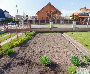 Byt 3+1 (109 m²) s 2 balkónmi, garážou a záhradou, centrum SNV