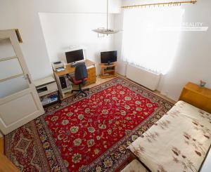 Byt 3+1 (109 m²) s 2 balkónmi, garážou a záhradou, centrum SNV
